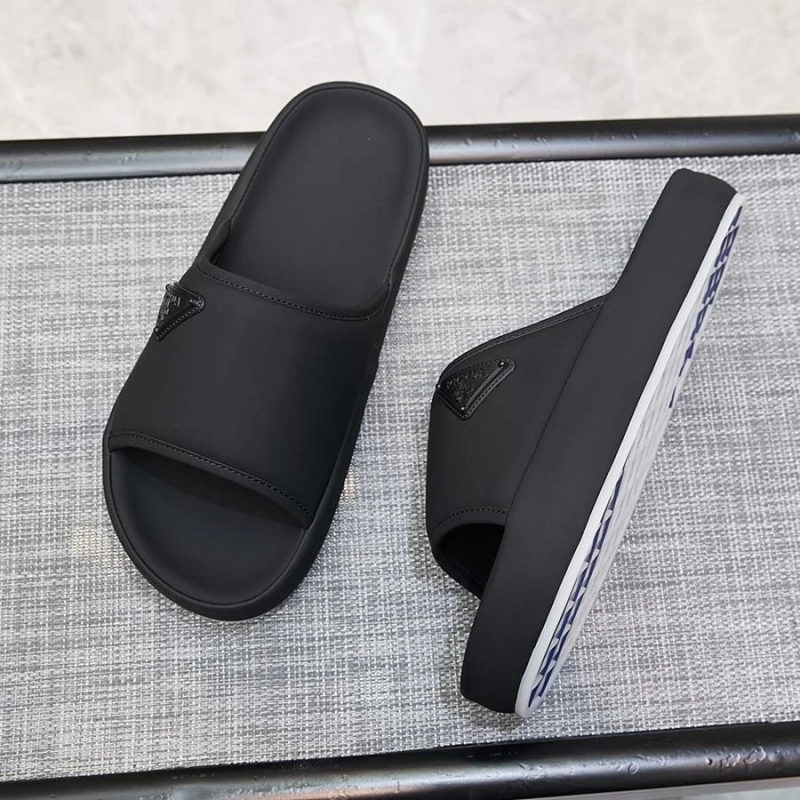 Rubber non-slip comfortable slipper