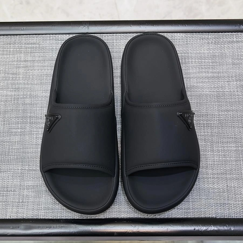 Rubber non-slip comfortable slipper
