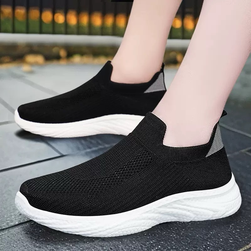 Flyknit breathable mesh sneakers