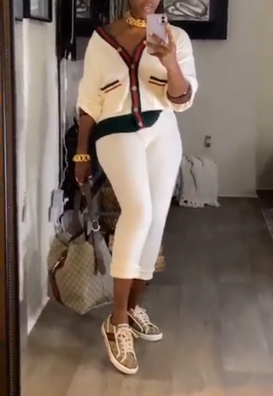 Lightweight women's sports suit