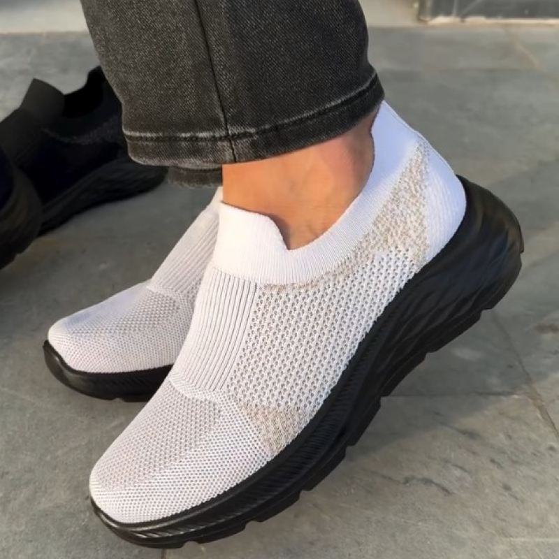 Flyknit breathable mesh sneakers