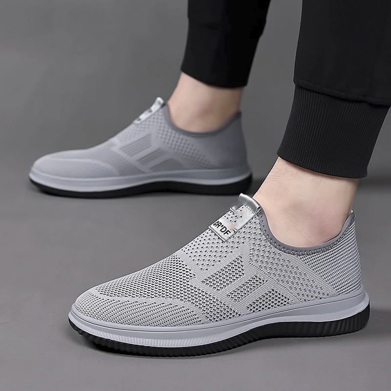 Solid color breathable soft sole sports