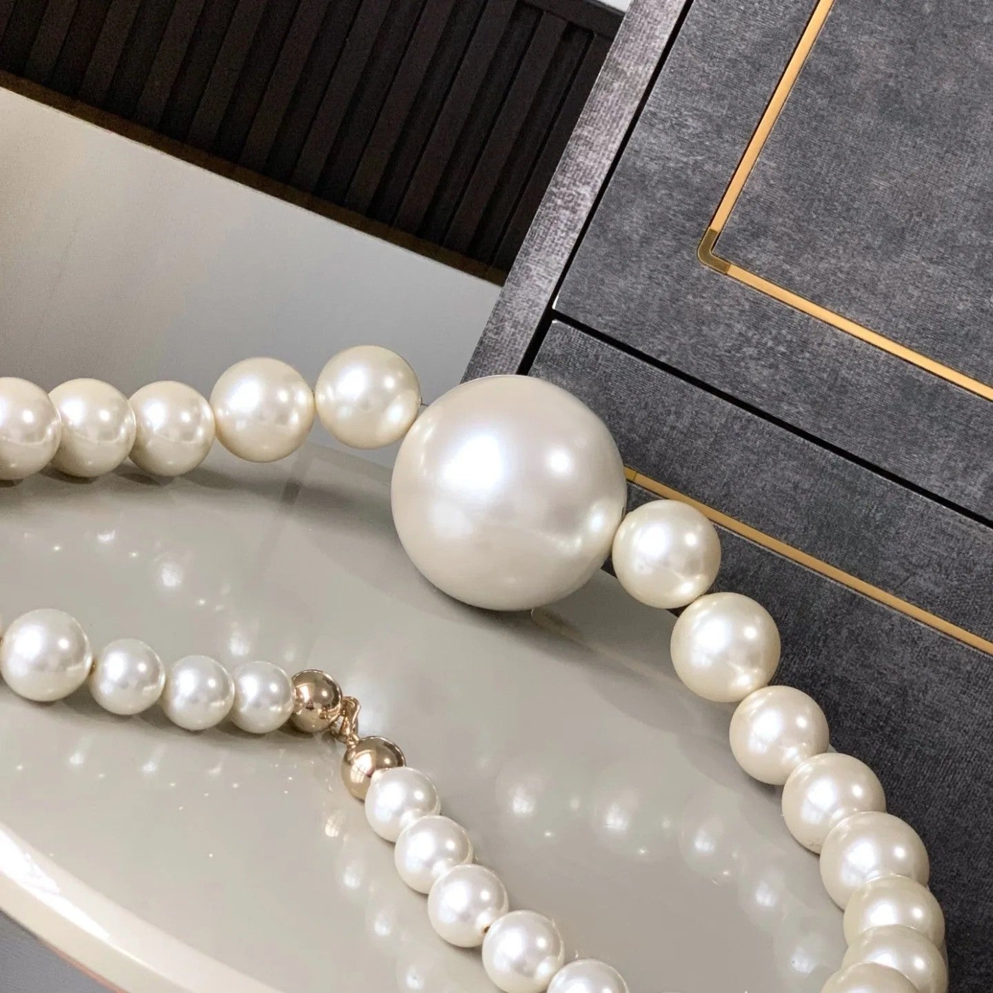Pearl Necklace Minaudiere