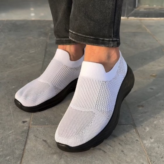 Flyknit breathable mesh sneakers